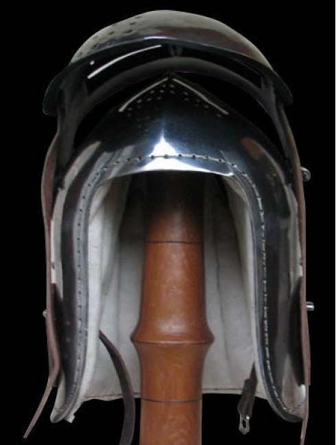 Bascinet with side hinged visor Helmets