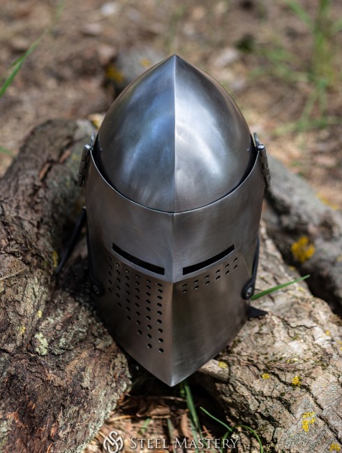 Bascinet with curved visor Helmets