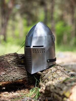 Bascinet with curved visor Helmets