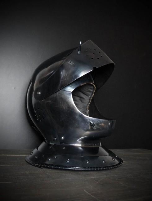 Armet closed helmet 16th century Helmets