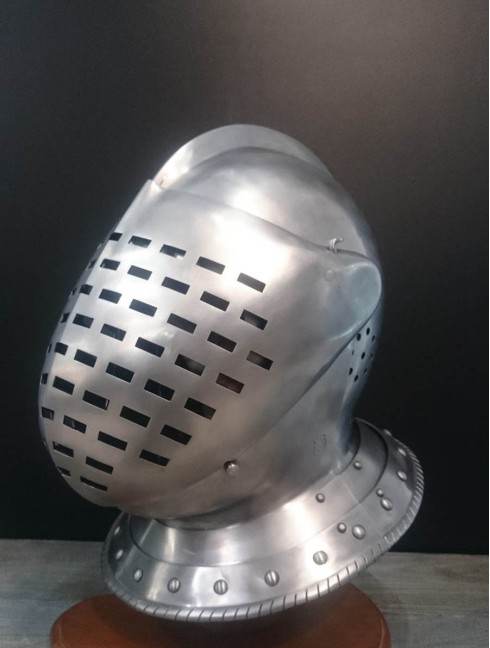 Medieval closed helmet (armet) - 16th century Corazza