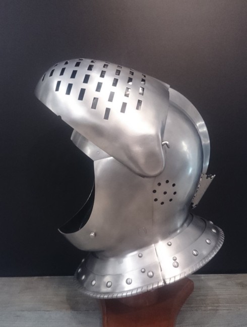 Medieval closed helmet (armet) - 16th century Corazza
