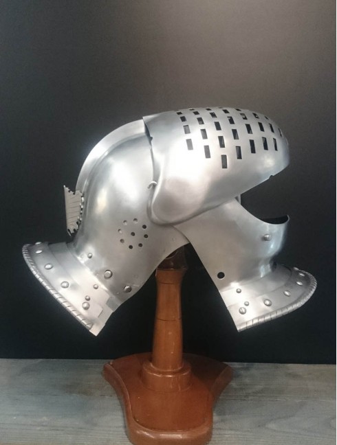Medieval closed helmet (armet) - 16th century Corazza