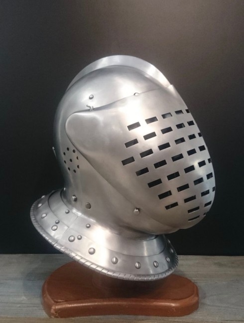 Medieval closed helmet (armet) - 16th century Corazza