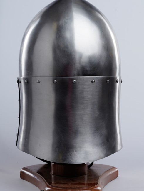 Knightly closed helmet of the 13th century Armadura de placas