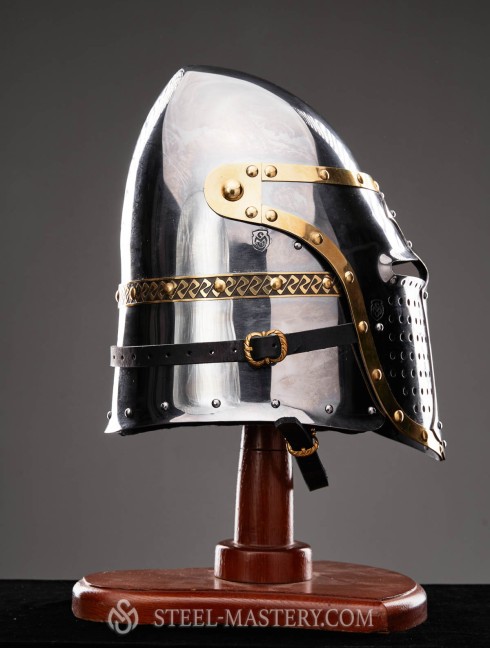 Helmet with lifting visor for fencing Helmets