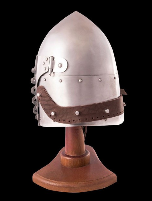 Helmet with lifting visor and bar grid Helmets