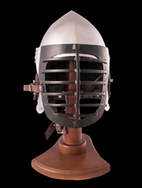 Helmet with lifting visor and bar grid Helmets