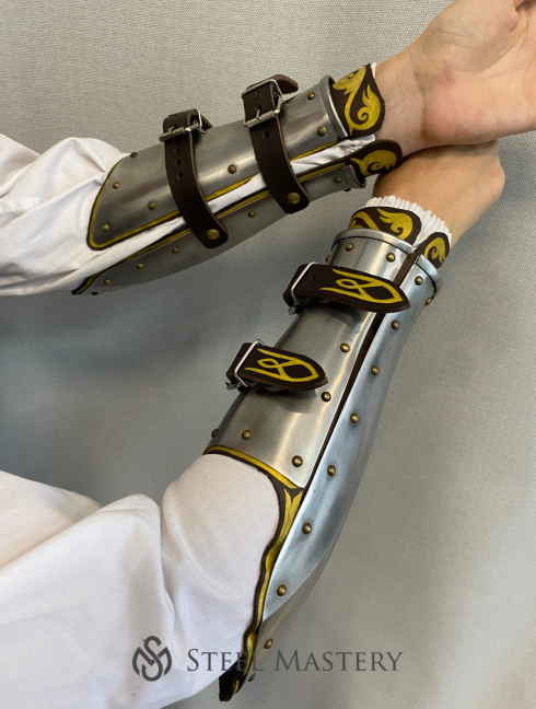 Bracers with painted leather Corazza