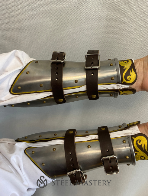 Bracers with painted leather Corazza