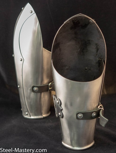 Handcrafted eastern arm defenses Armadura de placas