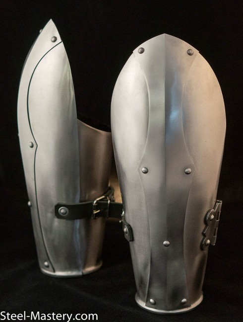 Handcrafted eastern arm defenses Armure de plaques
