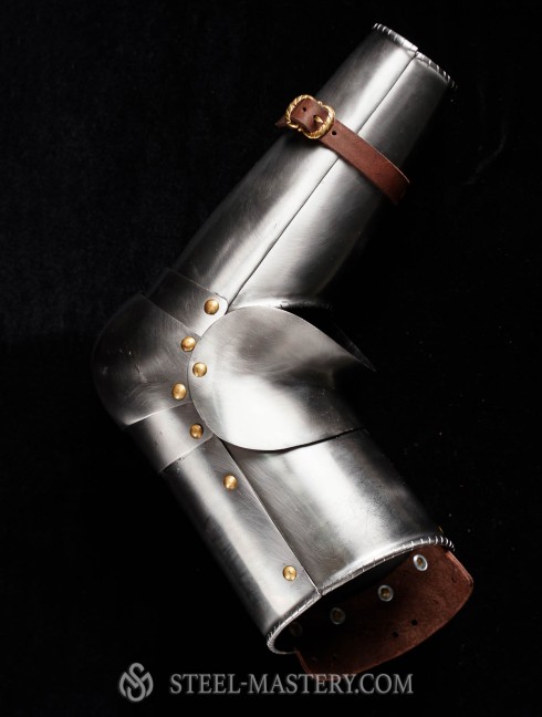 Knightly arms plate, part of full plate armor (garniture) of George Clifford, end of the XVI century Plattenrüstungen