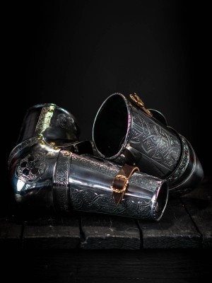 Knightly arms plate, part of full plate armor (garniture) of George Clifford, end of the XVI century Armure de plaques