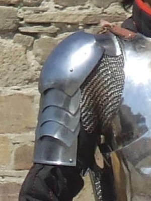 Simple Plate shoulders late 14th - early 15th century Spaulders