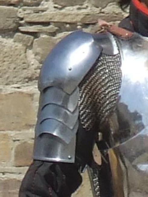Simple Plate shoulders late 14th - early 15th century Plattenrüstungen