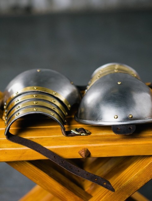 Knights plate shoulders mid-14th century Spaulders