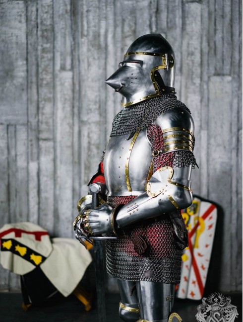 Knights plate shoulders mid-14th century Armadura de placas