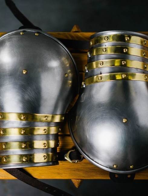 Knights plate shoulders mid-14th century Spaulders