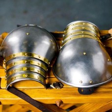 Knights plate shoulders mid-14th century image-1