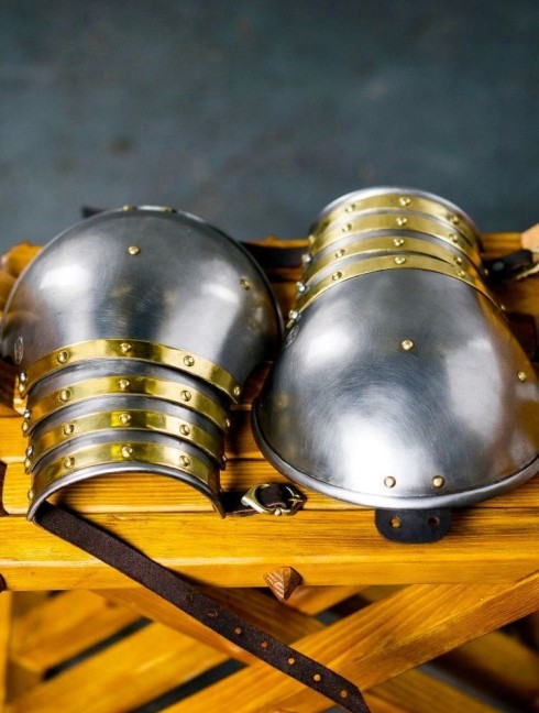 Knights plate shoulders mid-14th century Spaulders