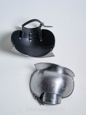 Plate shoulders bump stops in the Milan style Spaulders