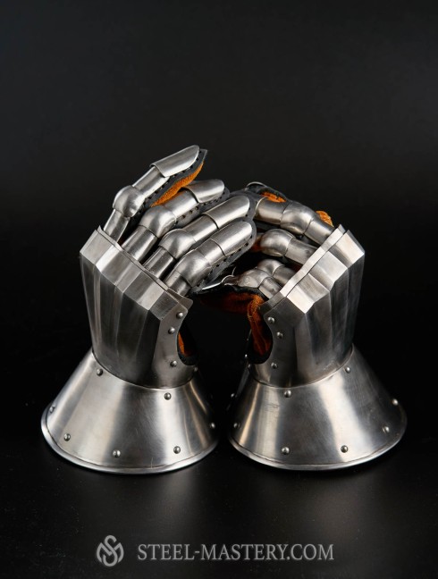 Gauntlets, end of the XIV century Armadura de placas