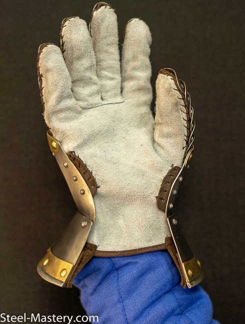 Gauntlets, end of the XIV century Armadura de placas