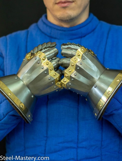Gauntlets, end of the XIV century Armadura de placas