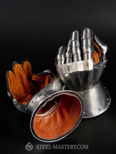 Gauntlets, end of the XIV century Armadura de placas