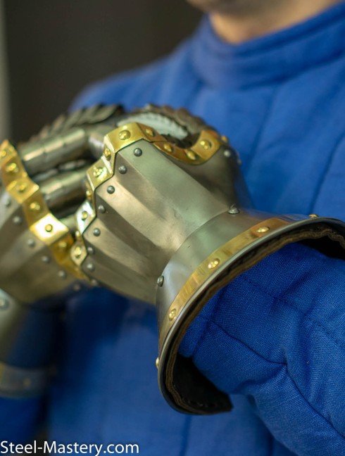 Gauntlets, end of the XIV century Armadura de placas