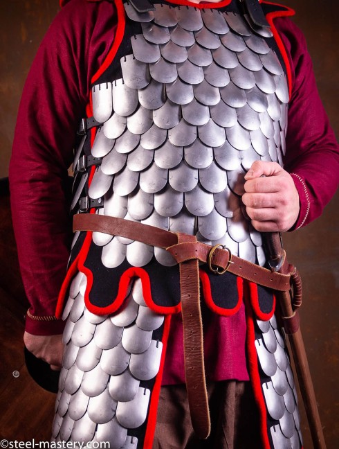 Steel scale armour Protección corporal de placas y escamas