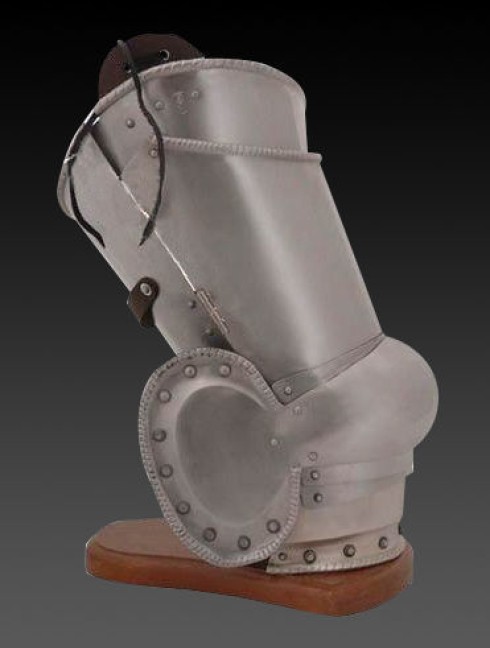 Plate legs of the 16th century  Metal leg protection