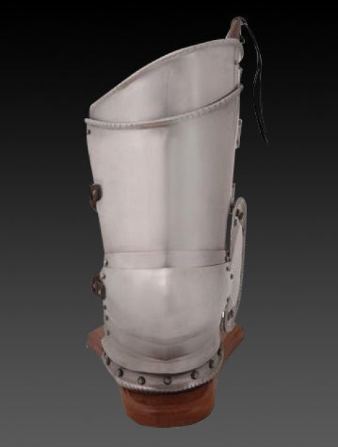 Plate legs of the 16th century  Metal leg protection