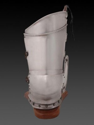 Plate legs of the 16th century  Plattenrüstungen