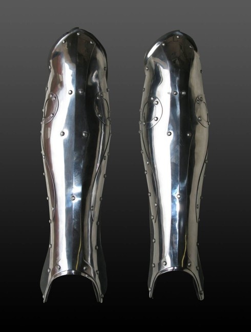 Fantasy style greaves Corazza