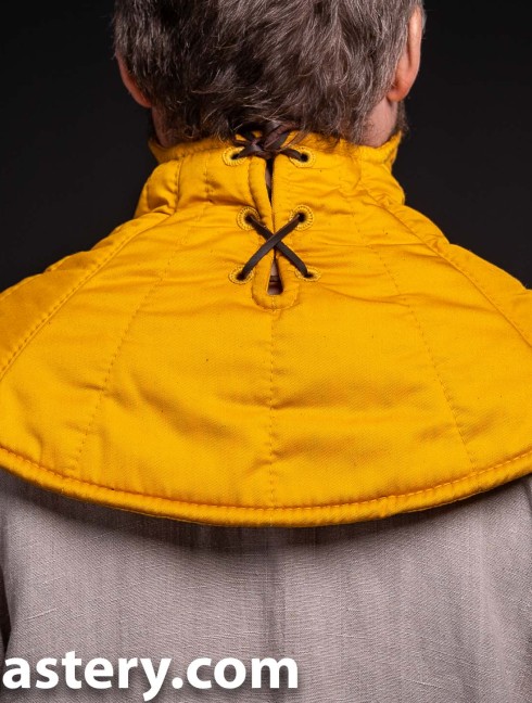 Wool padded aventail for bascinet helmet Padded pelerines and aventails