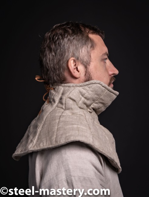 Wool padded aventail for bascinet helmet Almófares y pelerines acolchados