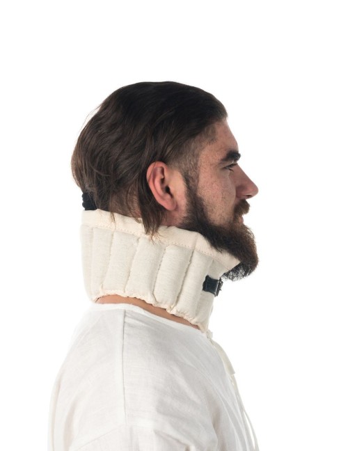 Padded collar Gepolsterte pelerine und helmbrünnen