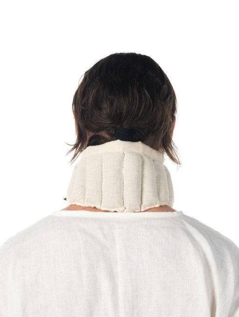 Padded collar Gepolsterte pelerine und helmbrünnen