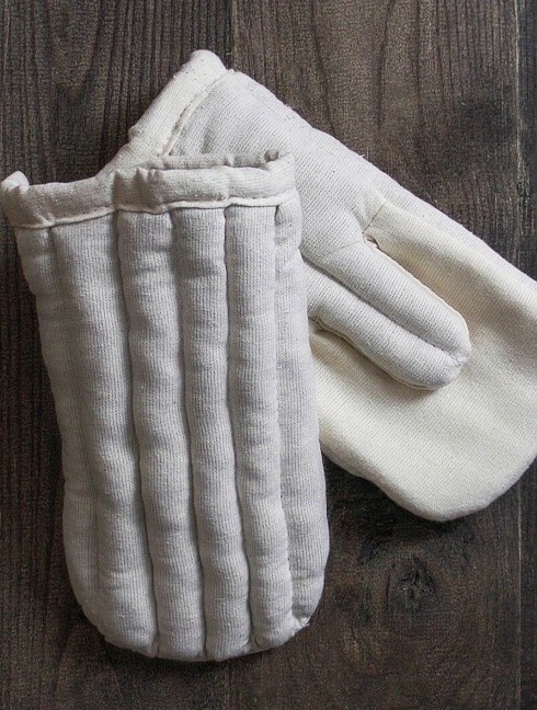 Two-finger padded gauntlets Guanti imbottiti e muffole