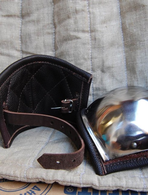 Leather padding for elbows and knees Gepolsterte beinlinge