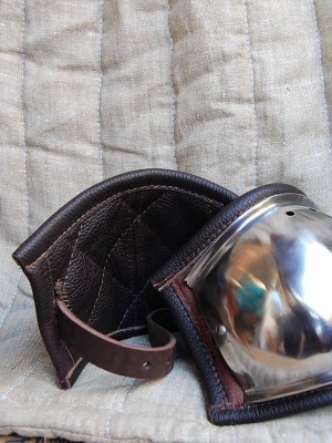 Leather padding for elbows and knees Gepolsterte beinlinge