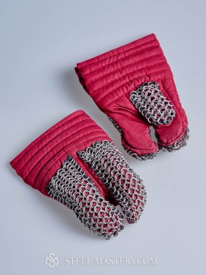 Padded gauntlets with chain mail protection Scale and mail gauntlets and mittens