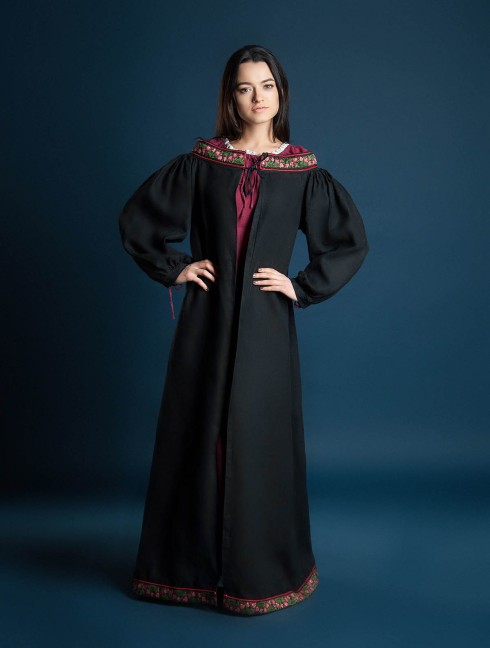 Coat with open shoulders Umhänge und Capes