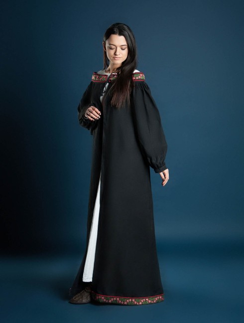 Coat with open shoulders Mantelli e mantelline