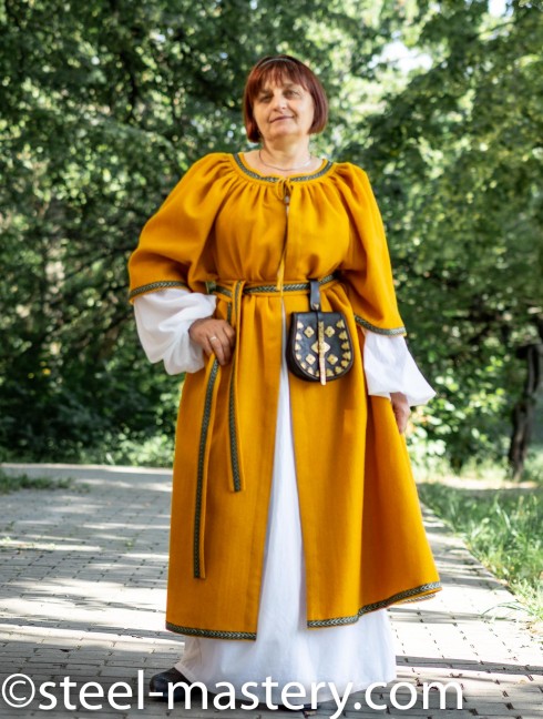 Coat with short sleeves Cloaks and capes