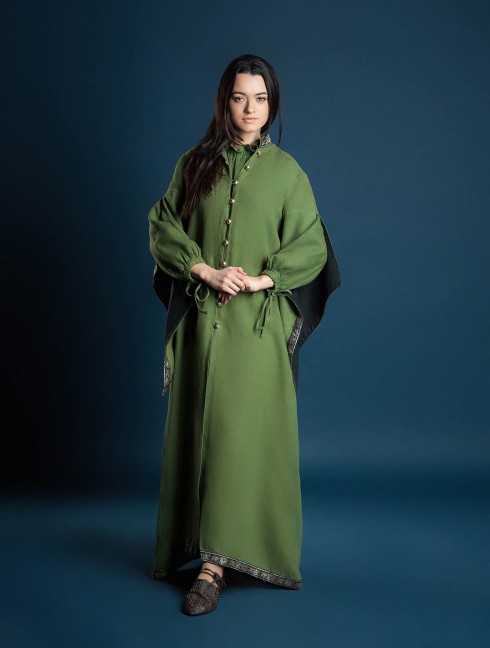 Long coat with wide sleeves  Manteaux et capes