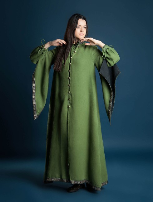 Long coat with wide sleeves  Manteaux et capes