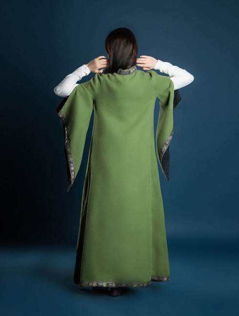 Long coat with wide sleeves  Manteaux et capes